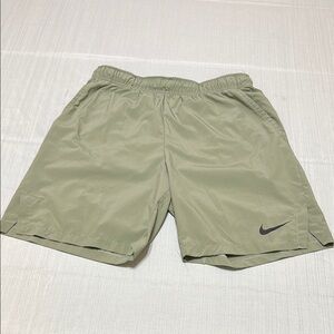 Nike Green‎ Athletic Shorts Lightweight Mid-Thigh